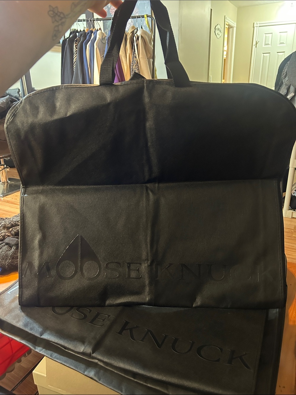 Moose Knuckles Garment bag